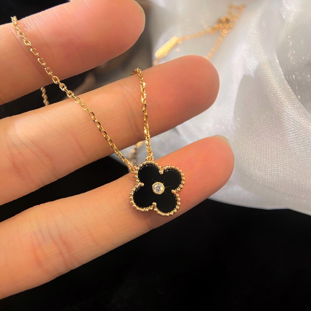 ヴァン クリーフ＆アーペル「Van Cleef & Arpels」Alhambra ダイヤモンド 四つ葉 ペンダント38～42cm