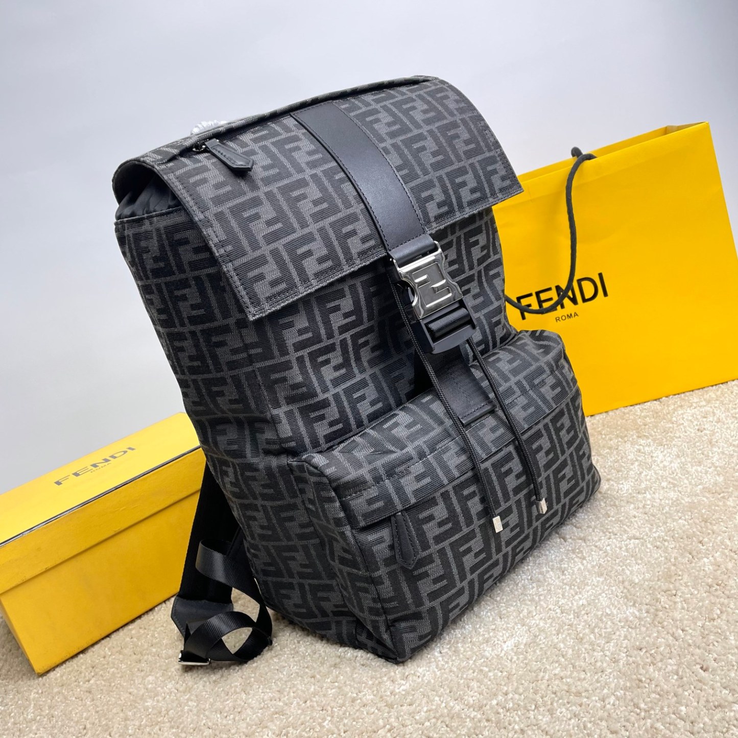 フェンディ「Fendi」クラシック FF モチーフ 7V2066 バックパック-ISETAN PRESTIGE CURATED