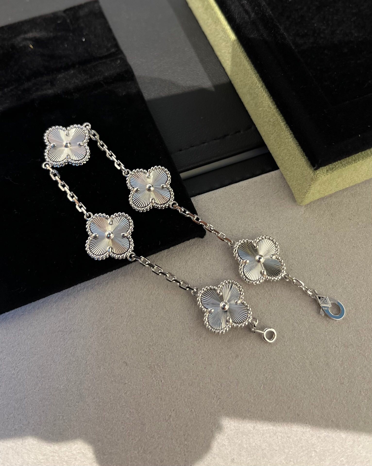 ヴァン クリーフ＆アーペル「Van Cleef & Arpels」 Vintage Alhambra™ レーザーカット ファイブリーフ ブレスレット19cm