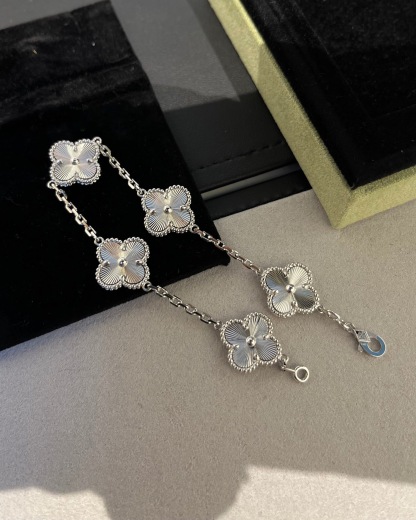 ヴァン クリーフ＆アーペル「Van Cleef & Arpels」 Vintage Alhambra™ レーザーカット ファイブリーフ ブレスレット19cm