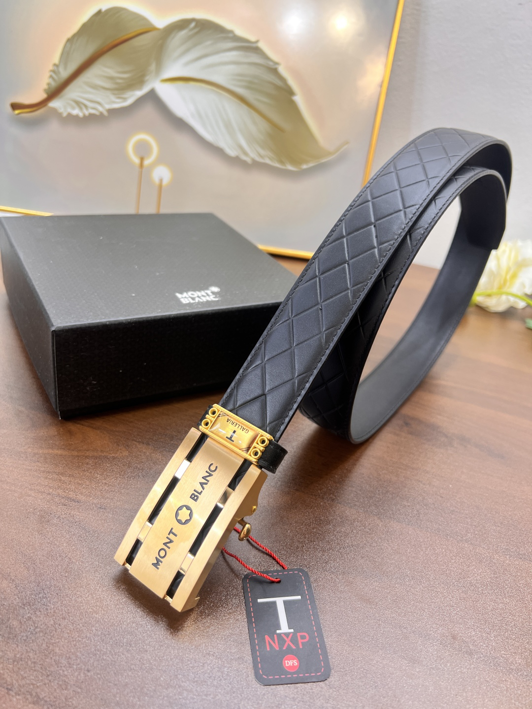 ヴァン クリーフ＆アーペル「Van Cleef & Arpels」クラシックコレクション オートマチックバックル レザーベルト100cm