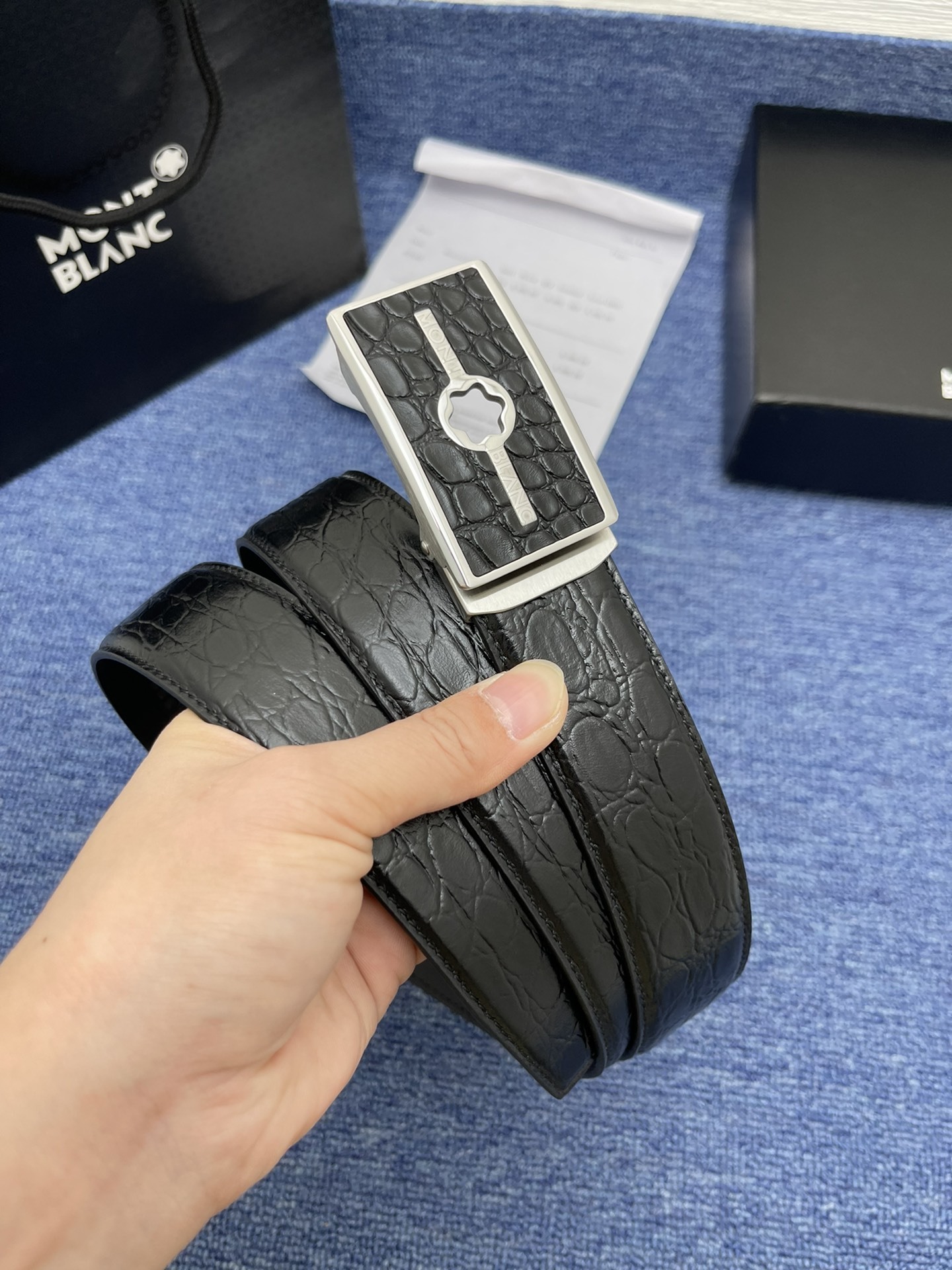 ヴァン クリーフ＆アーペル「Van Cleef & Arpelsクラシックコレクション オートマチックスチールバックル レザーベルト」100cm