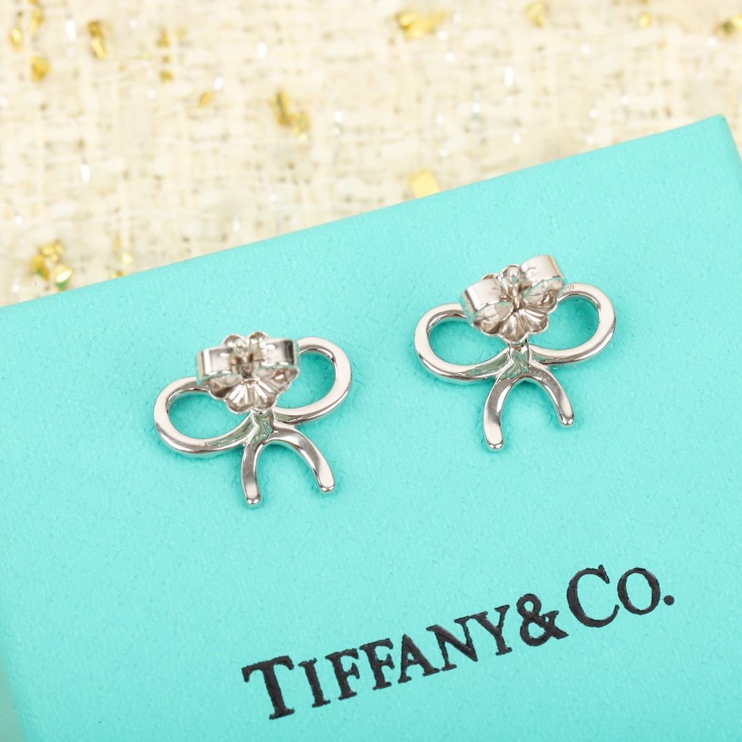 ティファニー「Tiffany & Co.」18Kゴールド リボンスタッドピアス
