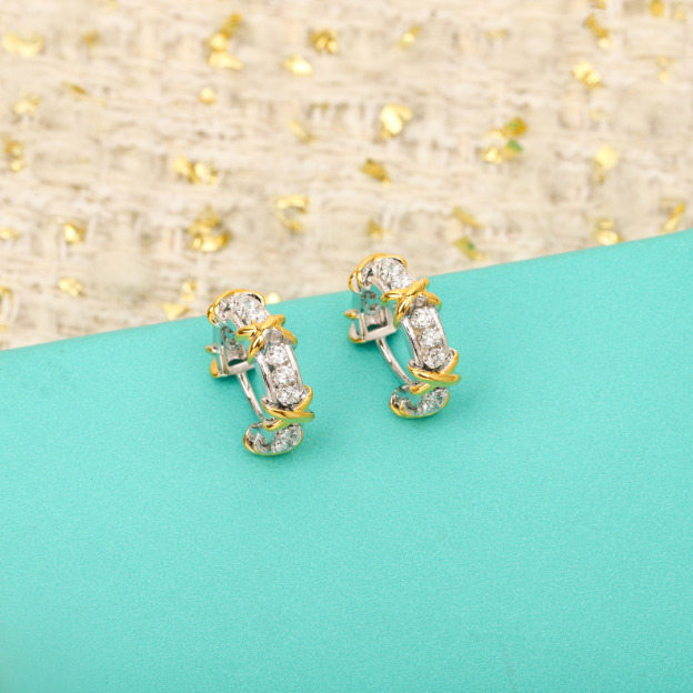 ティファニー「Tiffany & Co.」 T クロスピアス