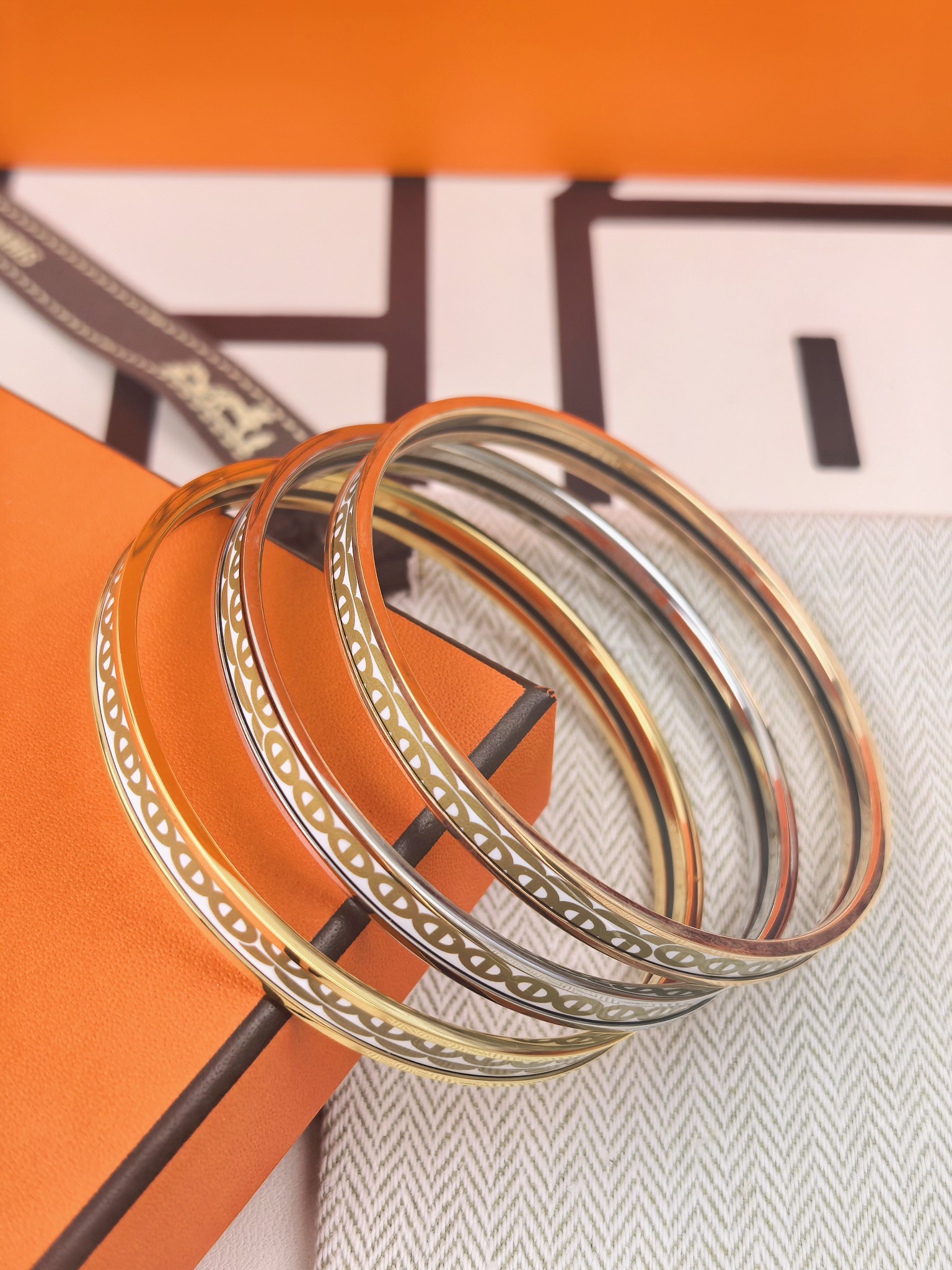 エルメス「Hermès」Clic H エナメル ゴールドプリント ブレスレット