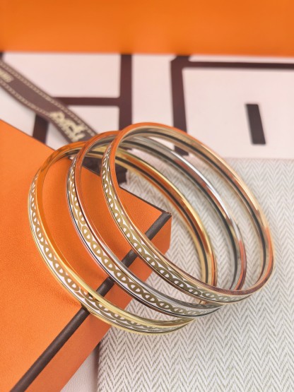 エルメス「Hermès」Clic H エナメル ゴールドプリント ブレスレット