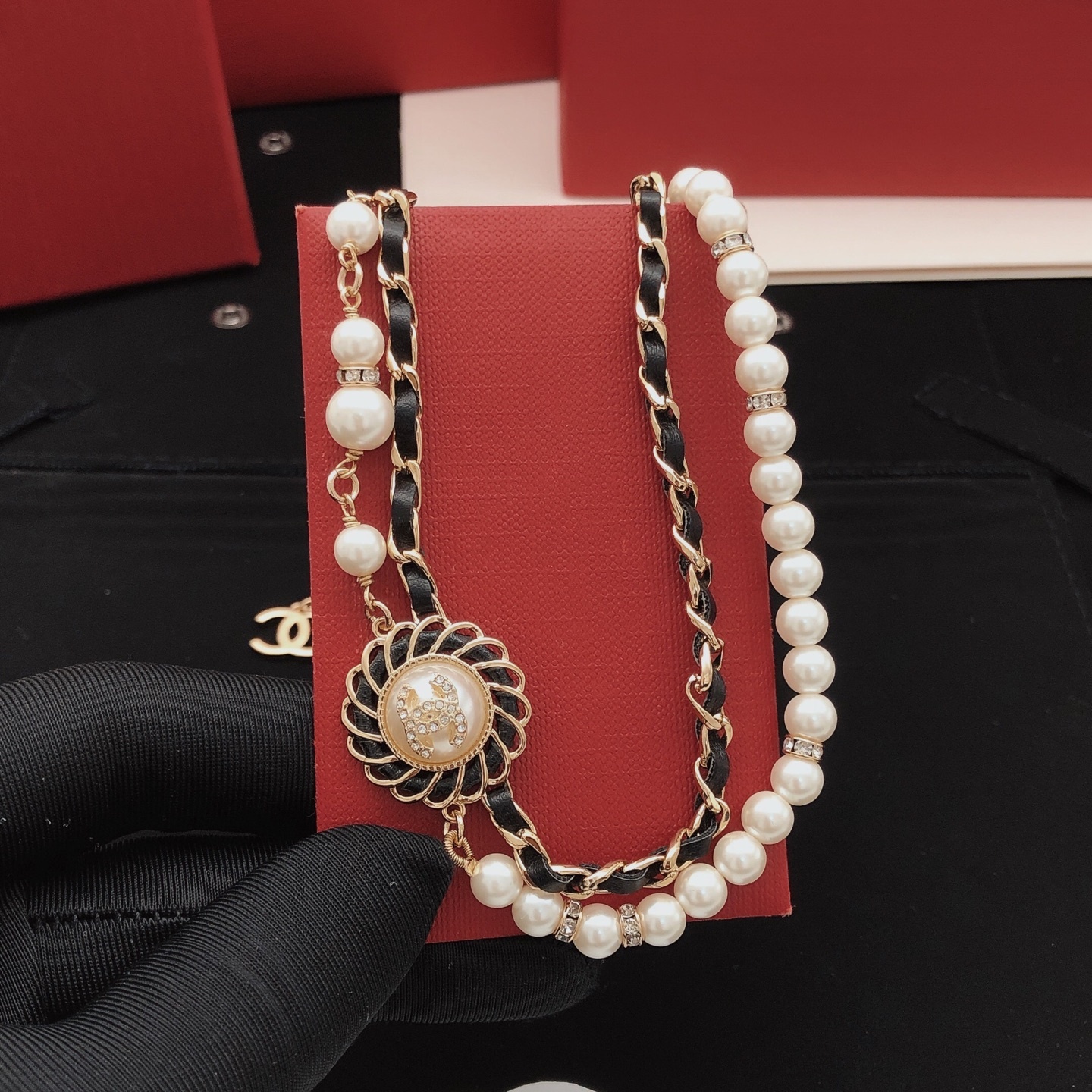 シャネル「Chanel」ダブルレイヤーレザーネックレス