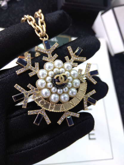 シャネル「Chanel」スノーフレークパールネックレス