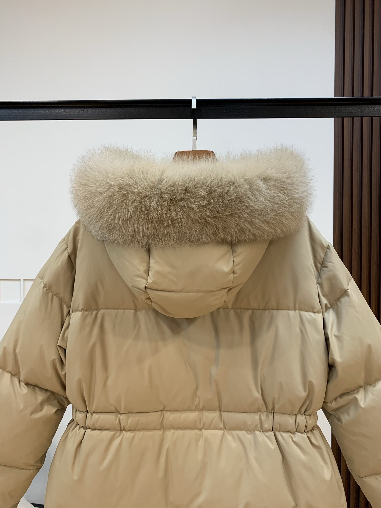 プラダ「Prada」冬の新作 フード付きダウンジャケット