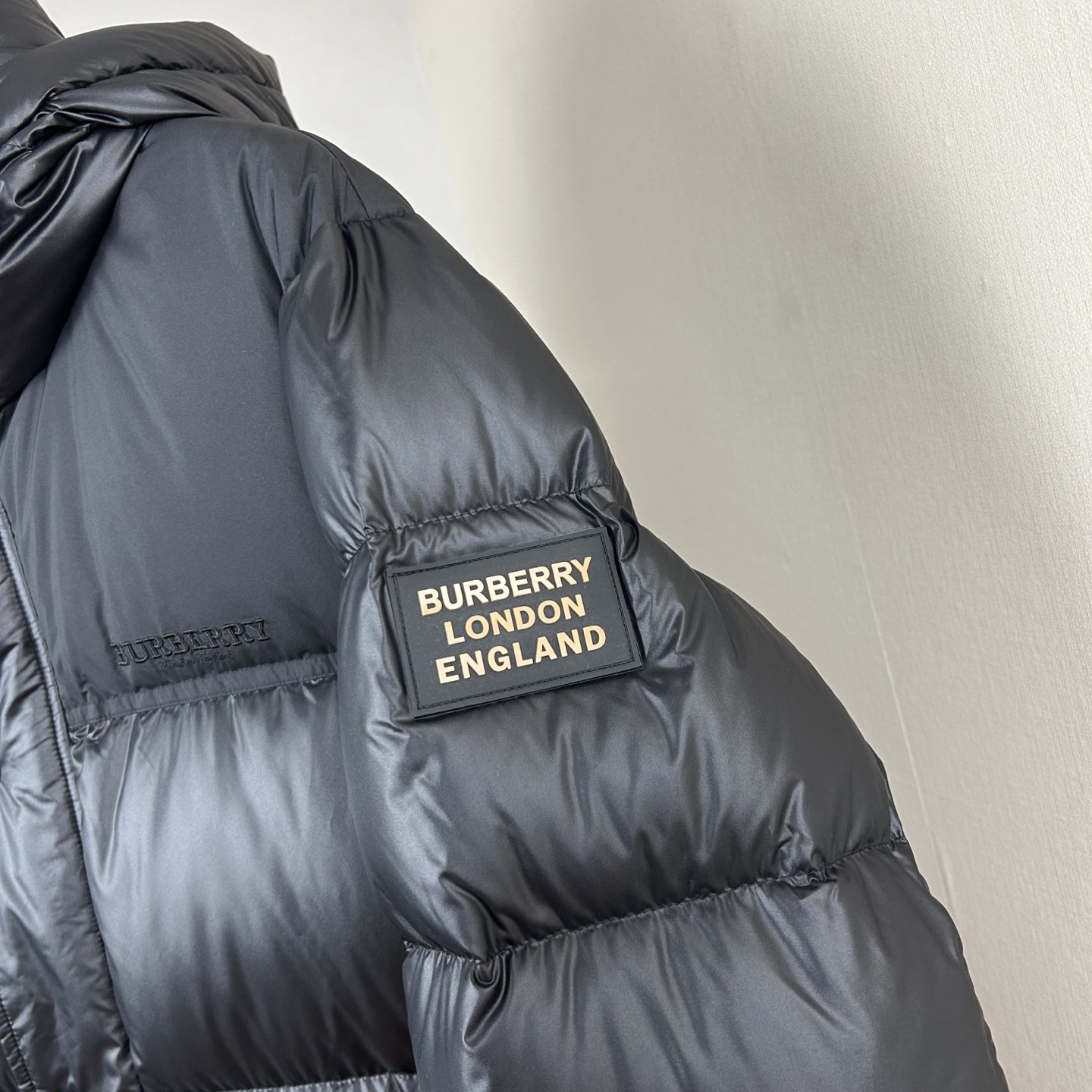 バーバリー「Burberry」秋冬フード付きダウンジャケット