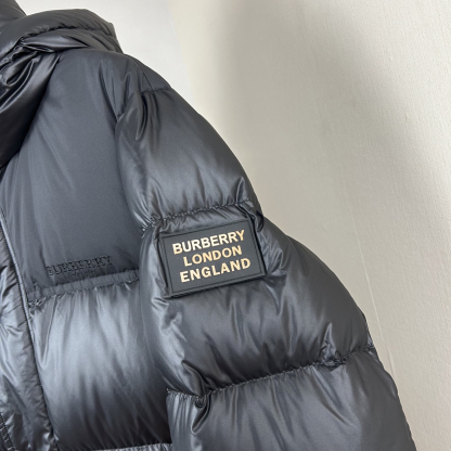 バーバリー「Burberry」秋冬フード付きダウンジャケット