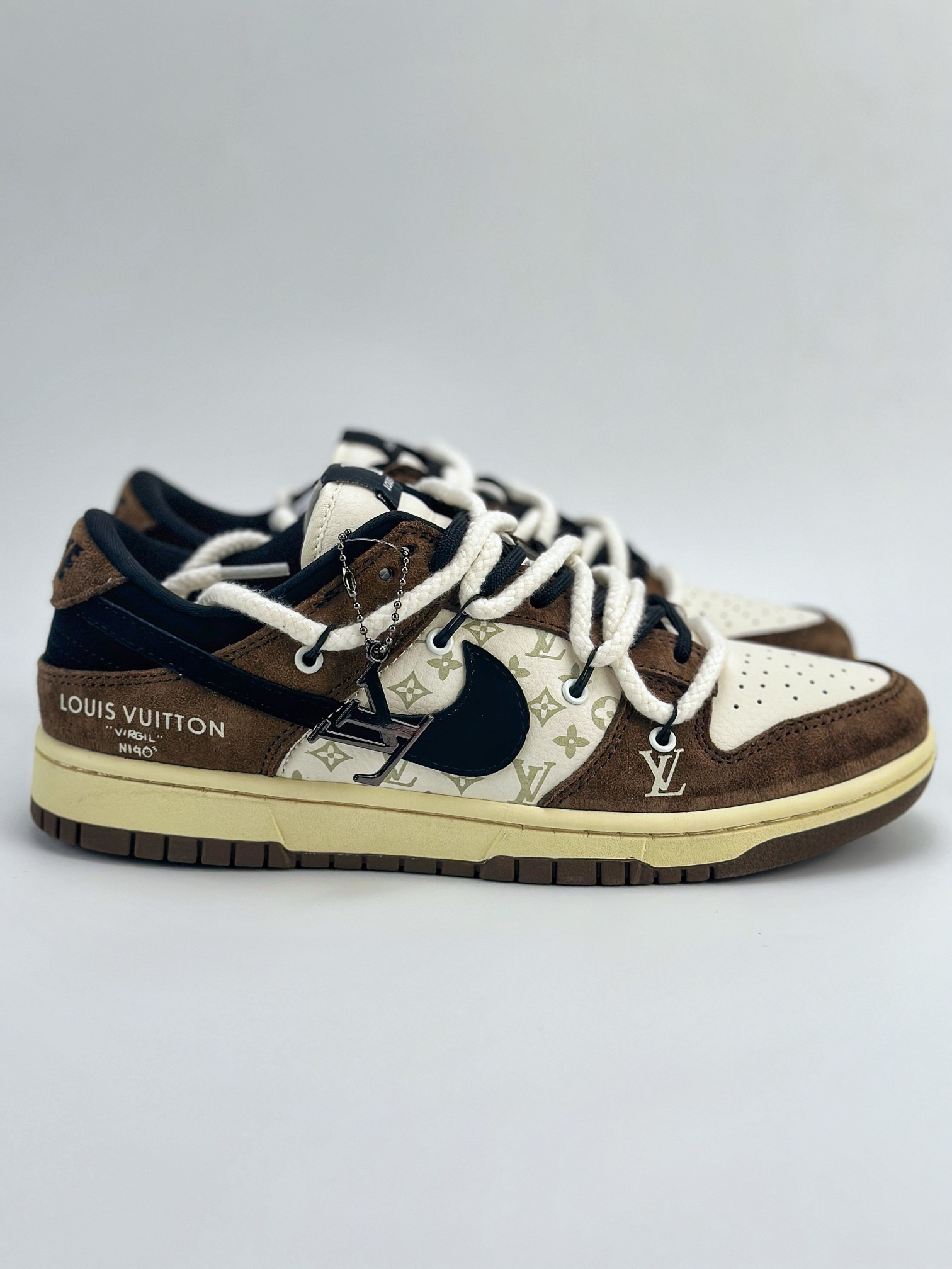 「コラボモデル」Louis Vuitton x Nike Air Force 1 Low スニーカー