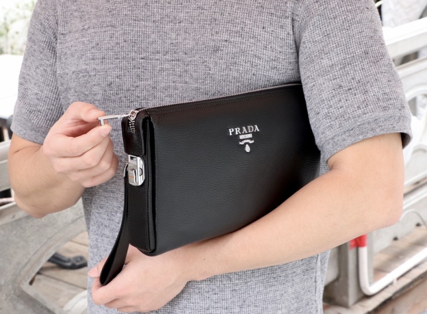 プラダ「Prada」フルレザー ロングウォレット