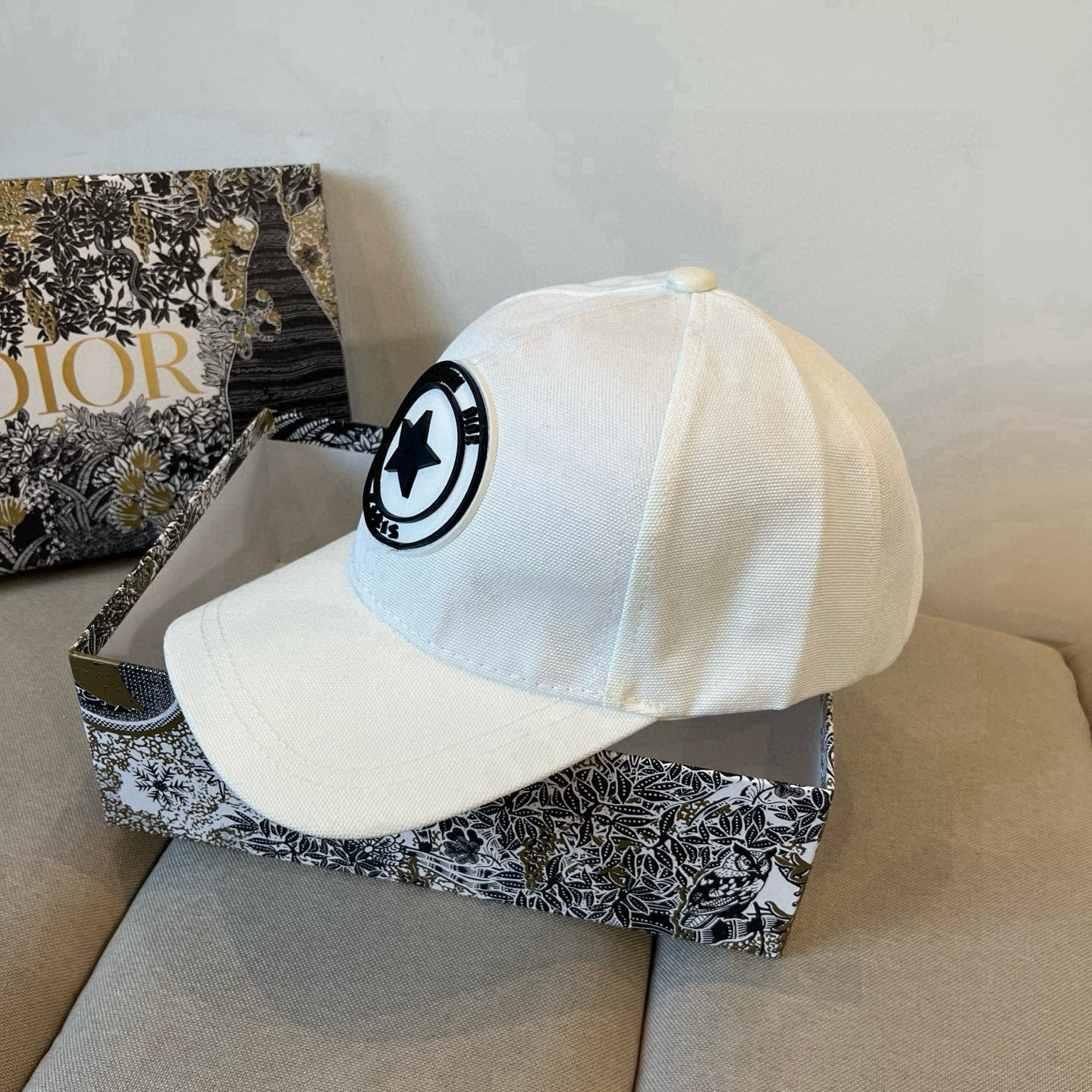 ディオール「Dior」Essential シンプル ベースボールキャップ