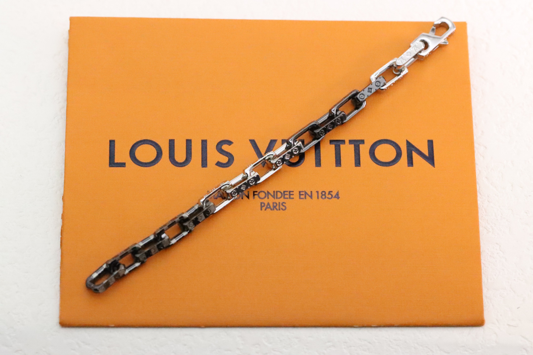 ルイ・ヴィトン「Louis Vuitton」BLACK & SILVER QUENCHED BAMBOO ブレスレット