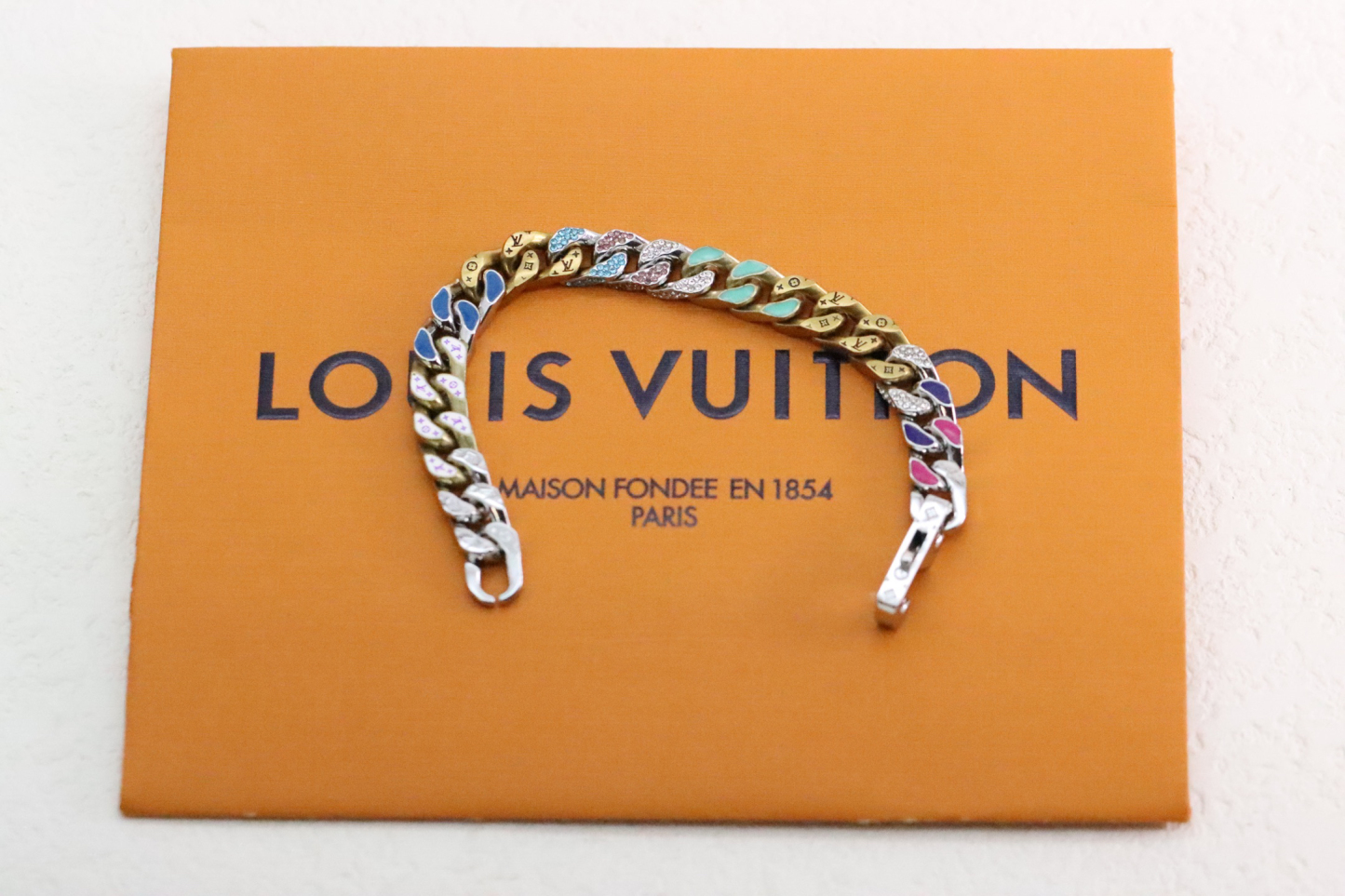 ルイ・ヴィトン「Louis Vuitton」MULTICOLOR ENAMEL & DIAMOND CUBA BRACELET