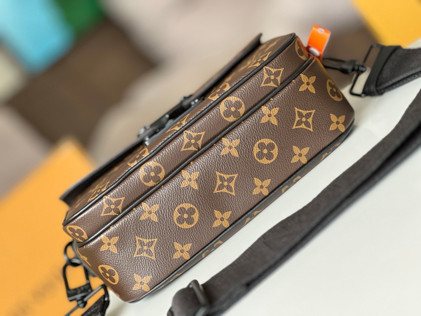 LOUIS VUITTONSロックメッセンジャーバッグm45806