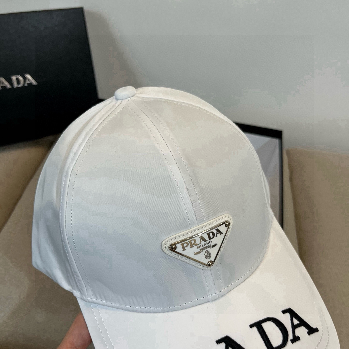 プラダ「Prada」Re-Nylon クラシック ベースボールキャップ