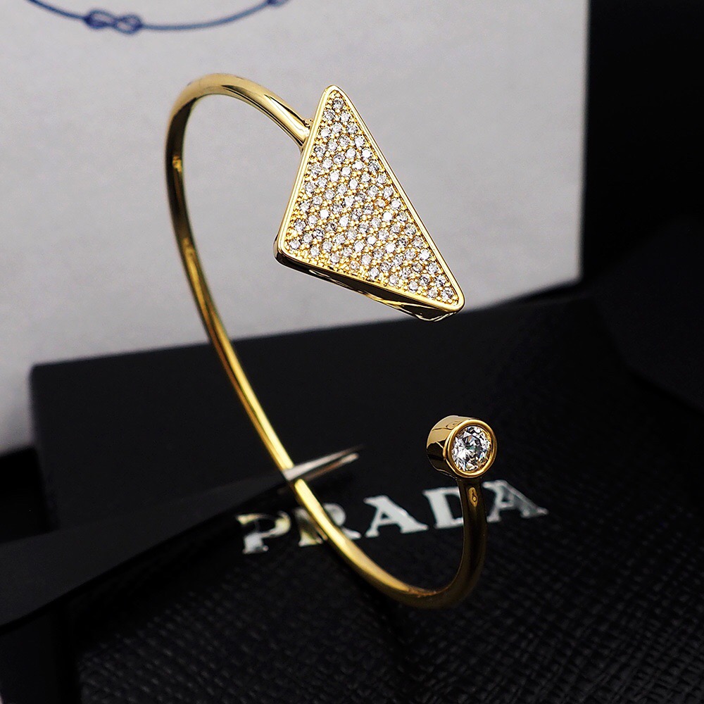 プラダ「Prada」プラダ トライアングルロゴ フルダイヤモンド ブレスレット