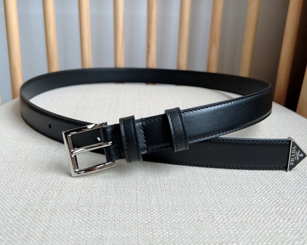 プラダ「Prada」レザーベルト トライアングルエナメルロゴ100CM