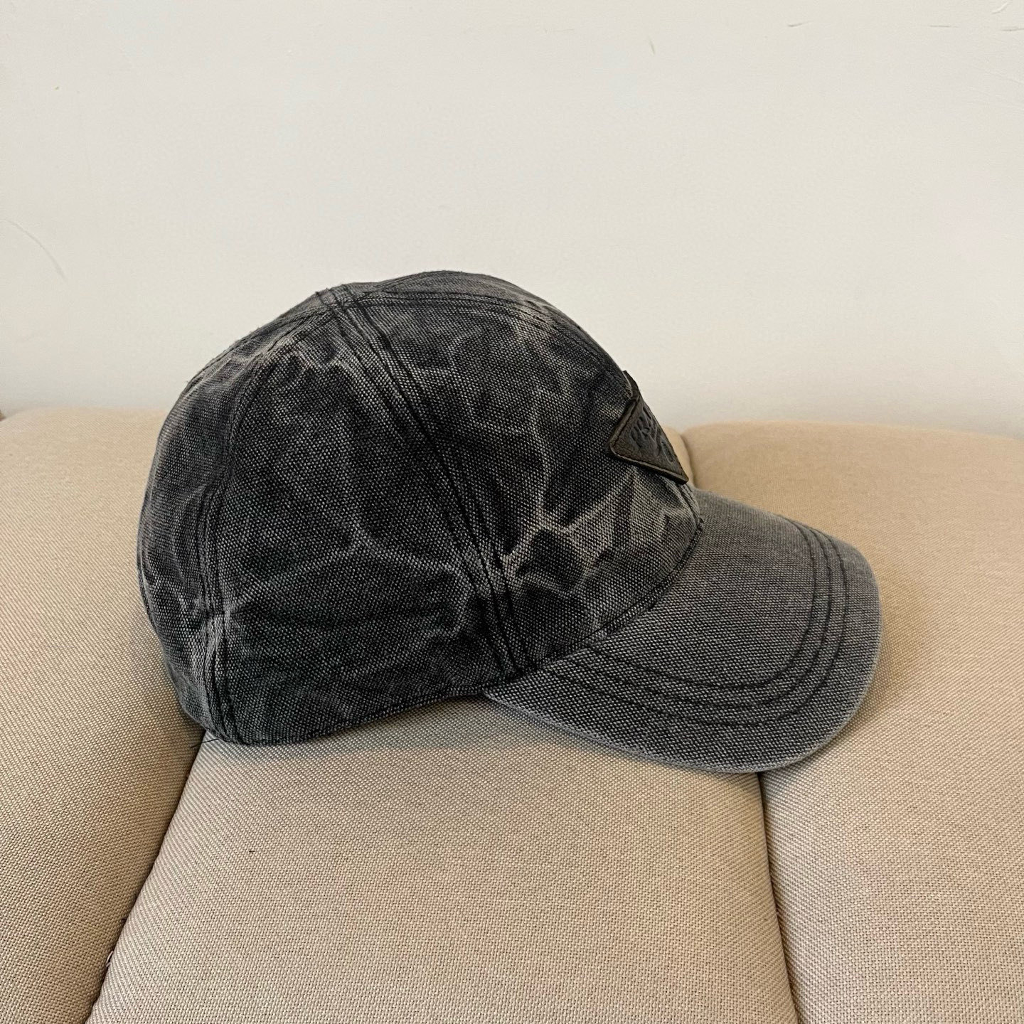 プラダ「Prada」Re-Nylon Baseball Cap
