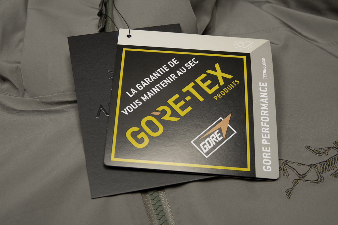 アークテリクス「ARC'TERYX」 ユニセックス フード付きスキーダウンパーカー