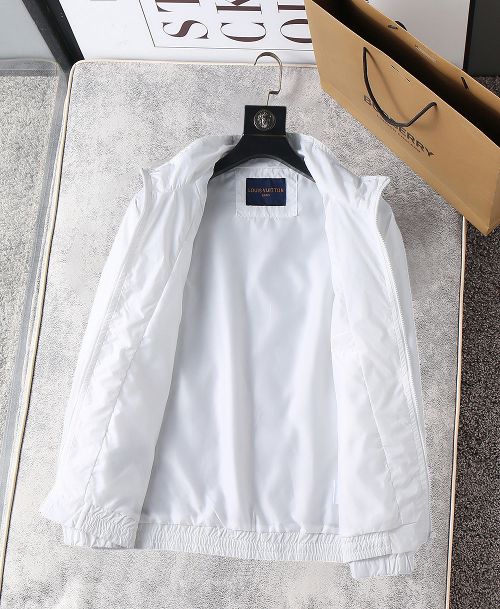 ルイ・ヴィトン「Louis Vuitton」2025 スプリング モノグラム エンボス加工 ジャケッコート着