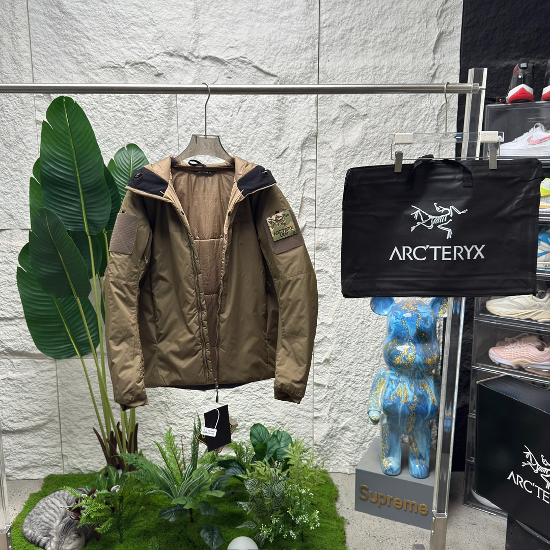 アークテリクス「ARC'TERYX」ミリタリーグレード ウィンター ウィンドプルーフ ソフトシェル ジャケット