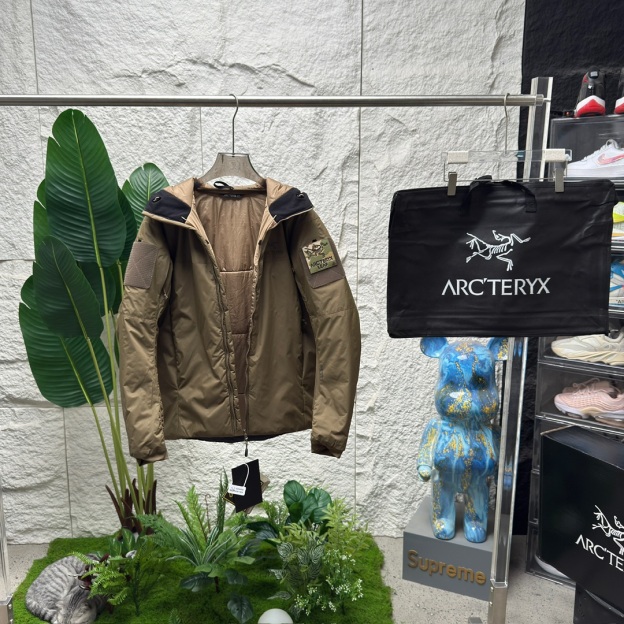 アークテリクス「ARC'TERYX」ミリタリーグレード ウィンター ウィンドプルーフ ソフトシェル ジャケット