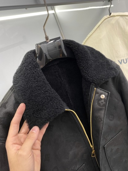 ルイ・ヴィトン「Louis Vuitton」 MONOGRAM エンボス加工 ジャケット アウタ