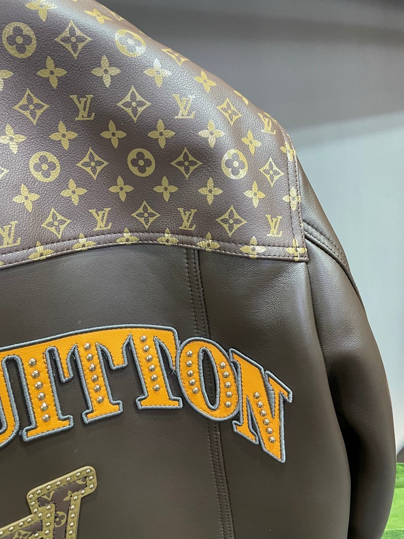 ルイ・ヴィトン「Louis Vuitton」羊の皮のコート