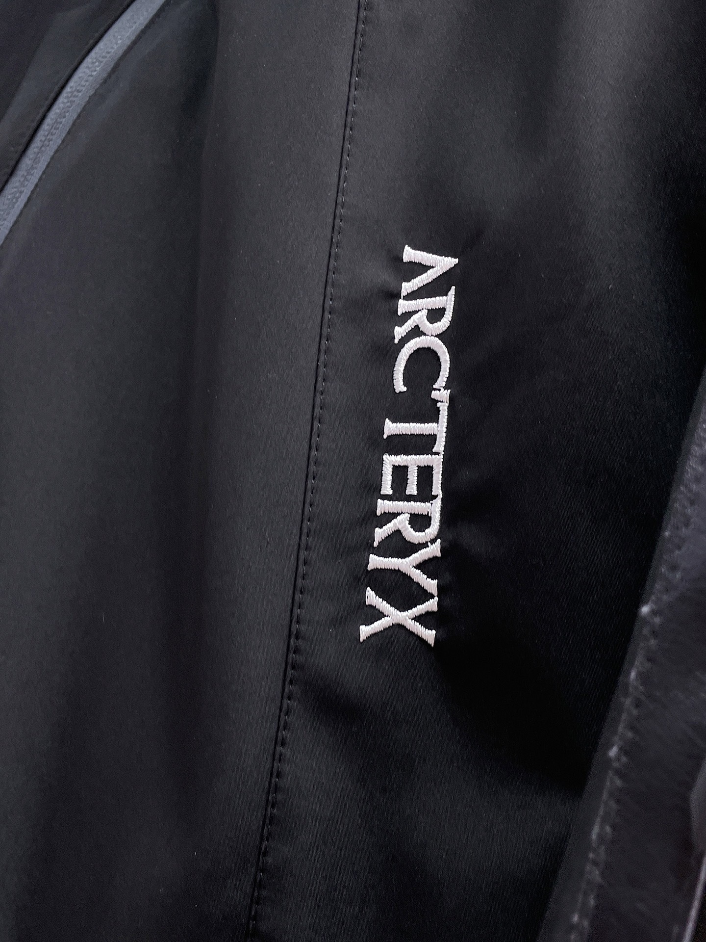 アークテリクス「ARC'TERYX」ロゴデザイン カラーブロック ダウンジャケット