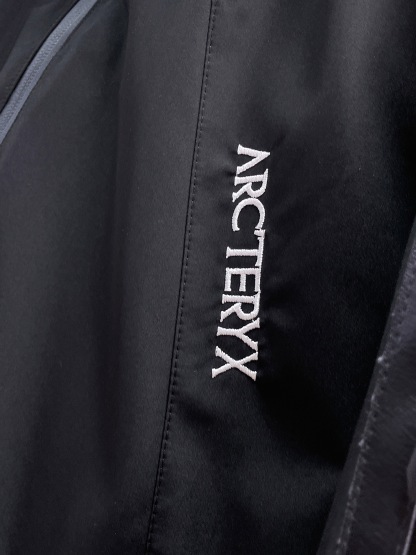 アークテリクス「ARC'TERYX」ロゴデザイン カラーブロック ダウンジャケット