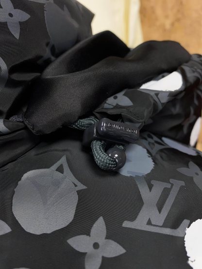 ルイ・ヴィトン「Louis Vuitton」MONOGRAM PILLOW ダウンジャケット