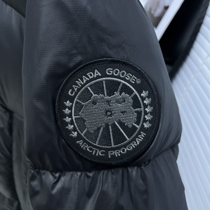 カナダグース「Canada Goose」Crofton パフダウンジャケット