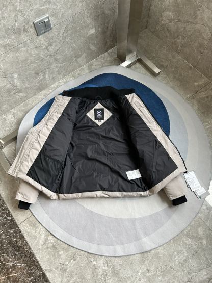 カナダグース「Canada Goose」ダウンジャケット