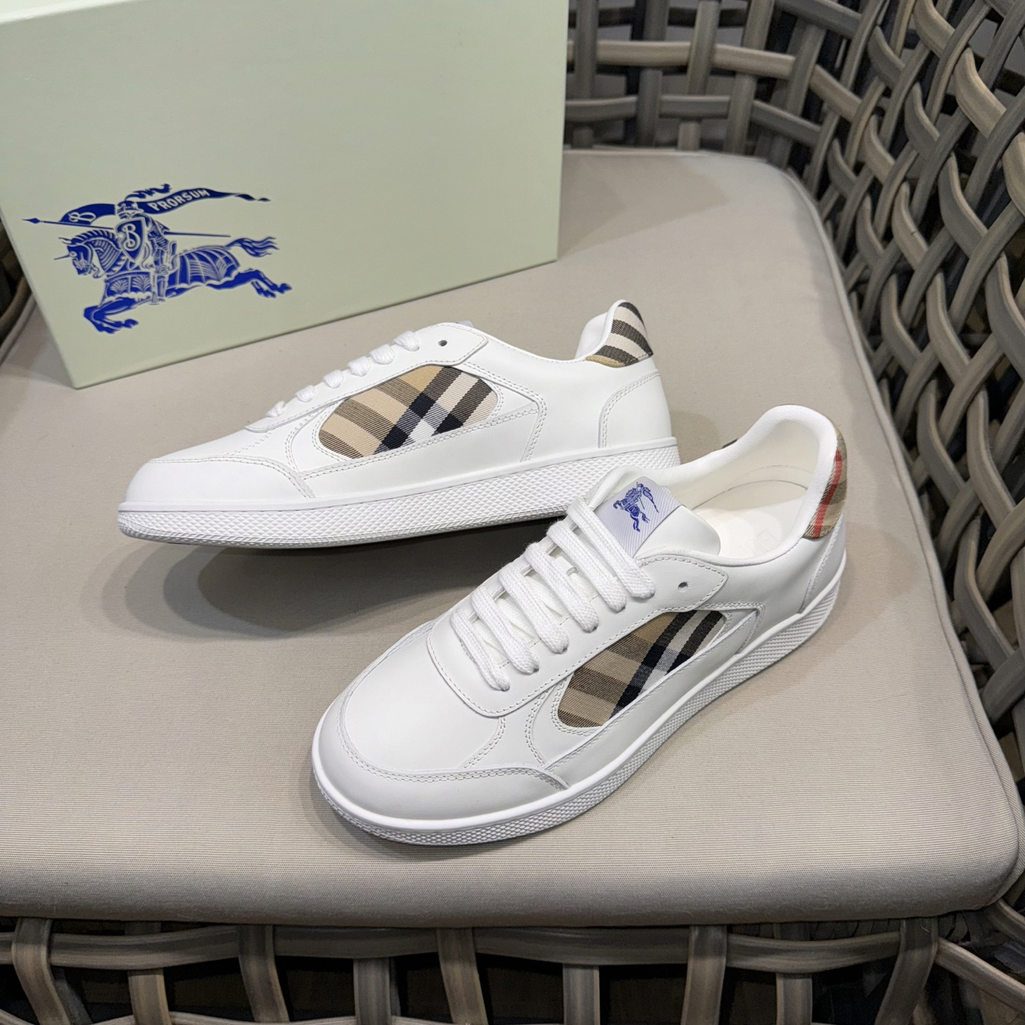 バーバリー「Burberry」TBクラシック ロー メンズ クラシック ローカット スニーカー