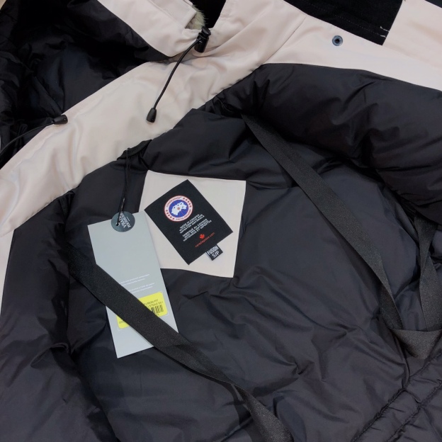 カナダグース「Canada Goose」レディース ロングダウンコート
