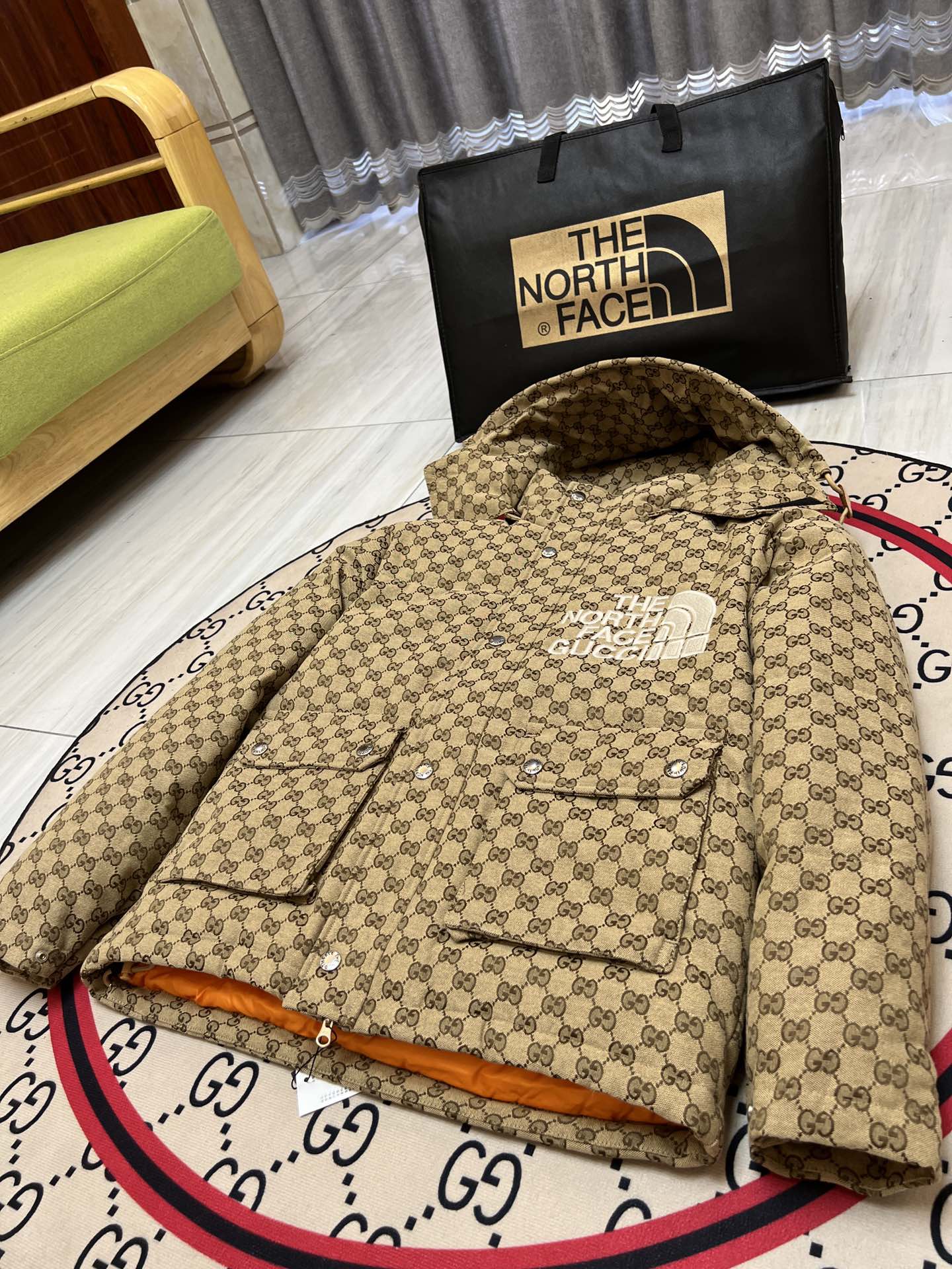 「コラボモデル」The North Face × Gucci モノグラム ダウンジャケット