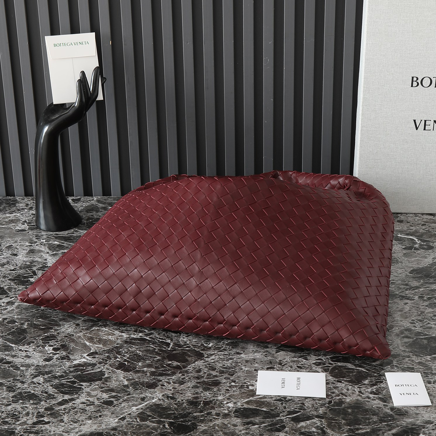 ボッテガ・ヴェネタ「Bottega Veneta」 Hop ラージショルダーバッグ
