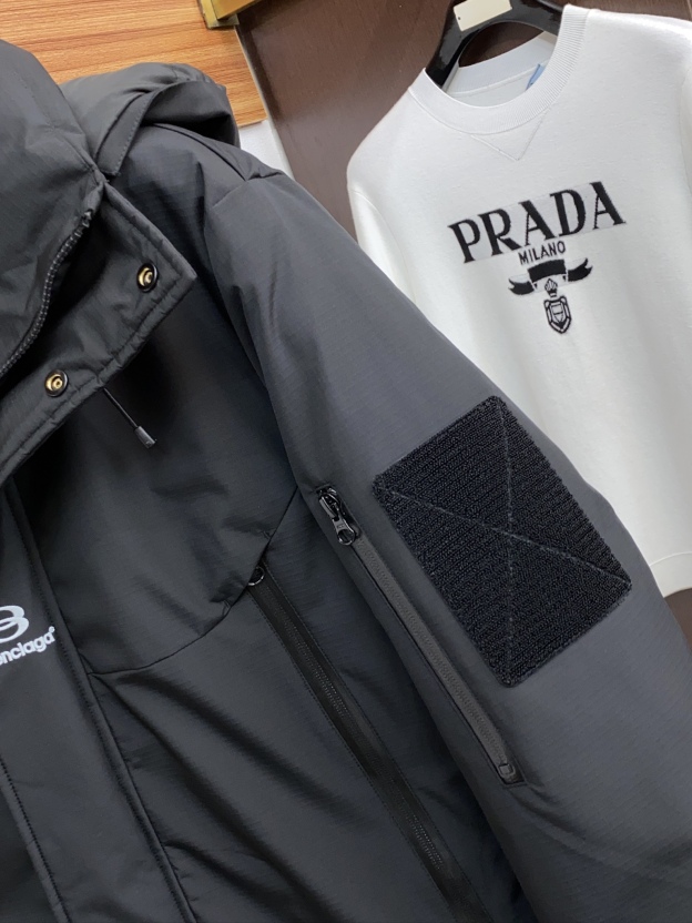 バレンシアガ「Balenciaga」‌2024秋冬最新ダウンジャケット