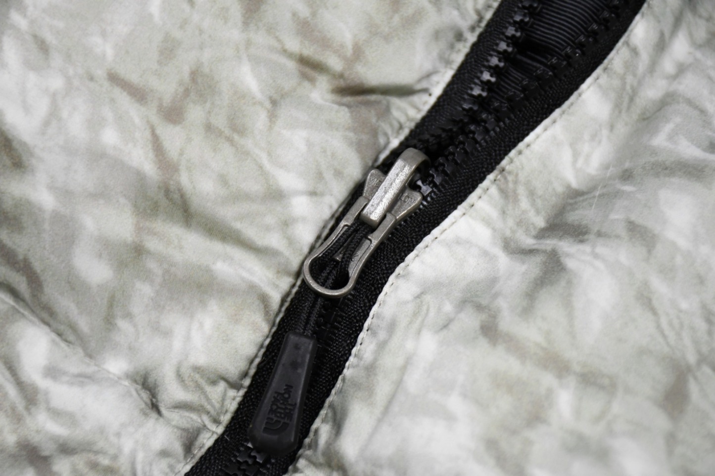 ザ・ノースフェイス「The North Face」Paper Print Nuptse ダウンジャケット