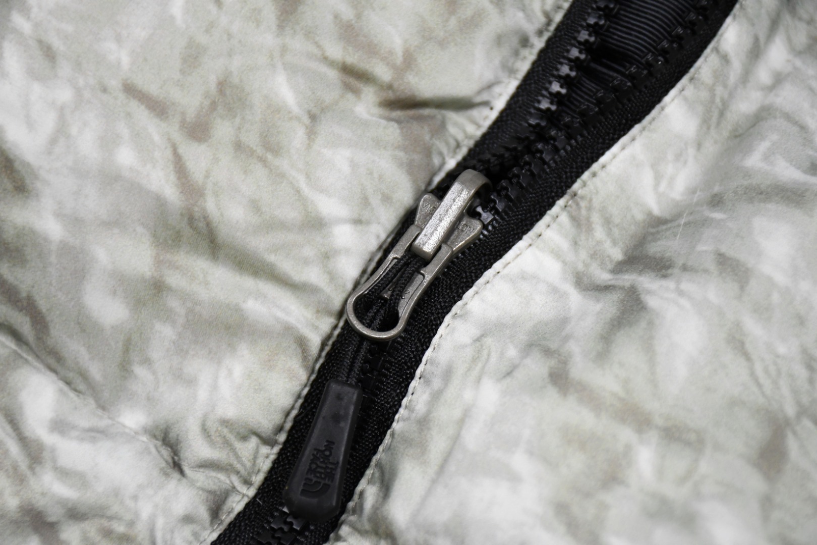 ザ・ノースフェイス「The North Face」Paper Print Nuptse ダウンジャケット