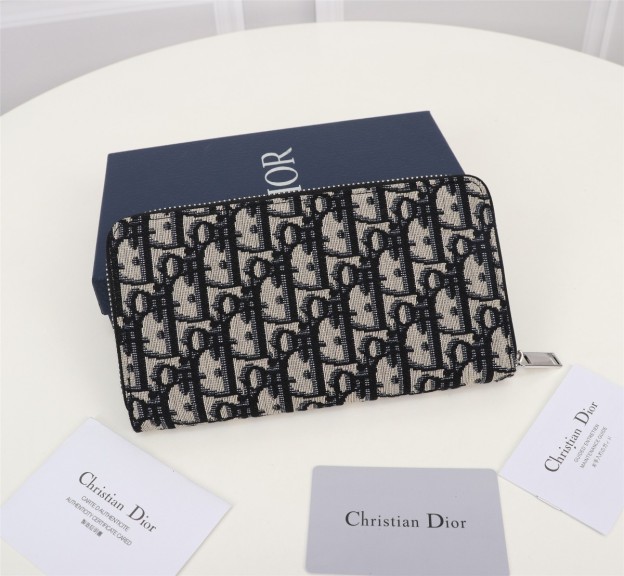 ディオール「Dior」ロングジップウォレット