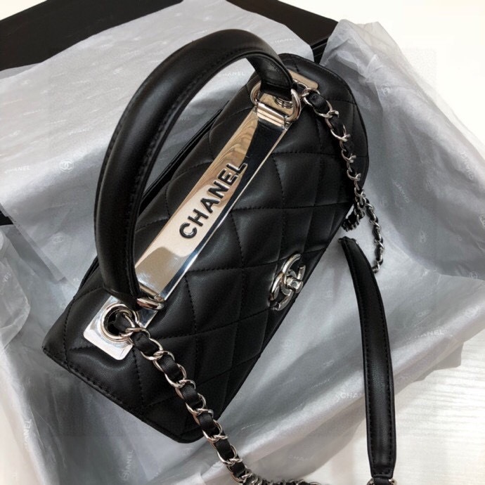 シャネル「Chanel」トップハンドル フラップ バッグ