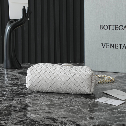 ボッテガ・ヴェネタ「Bottega Veneta」 Lauren 1980 Teen チェーンクラッチバッグ