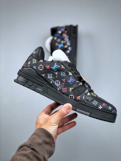 「コラボモデル」Louis Vuitton x Trainerローテクスニーカー