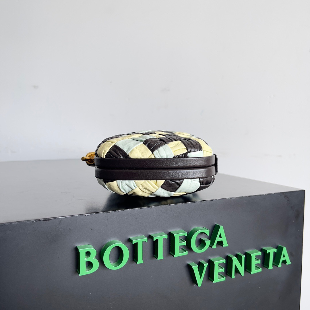 ボッテガ・ヴェネタ「Bottega Veneta」Knot イブニングバッグ クラシックリターン