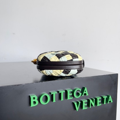 ボッテガ・ヴェネタ「Bottega Veneta」Knot イブニングバッグ クラシックリターン