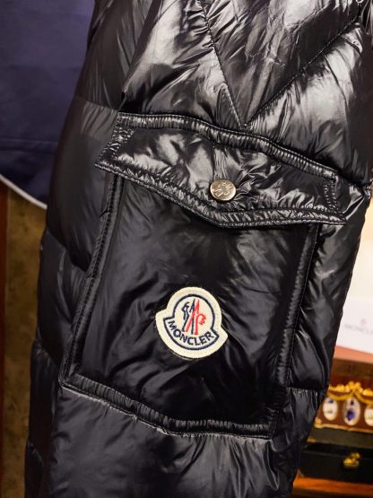 モンクレール「Moncler」ミドル丈フード付きダウンジャケット
